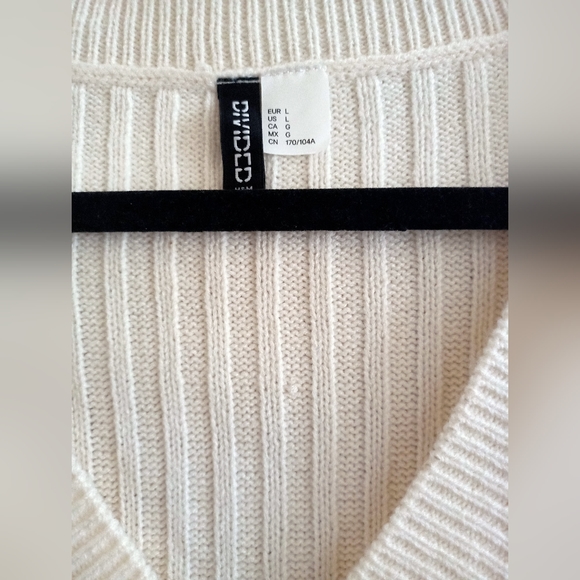 H&M Cream Vest Sweater - Picture 2 of 3